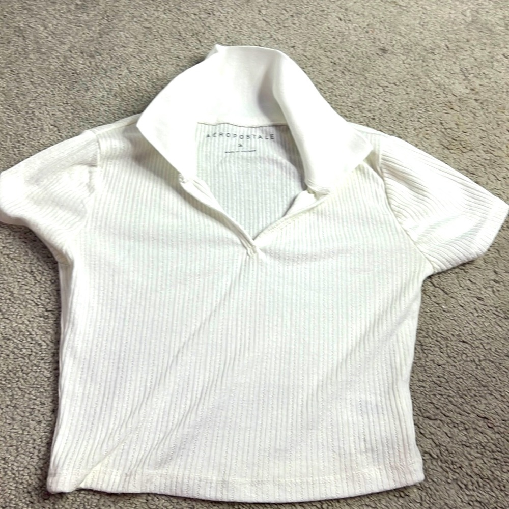 White v-neck cropped top
